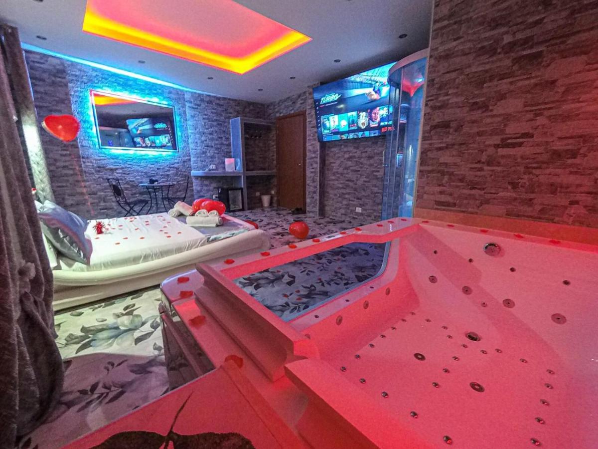King Suite Spa Bath
