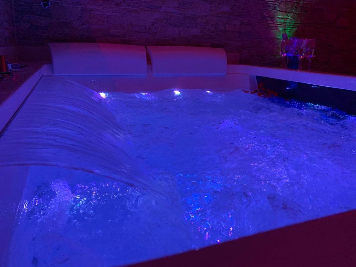 King Suite Spa Bath