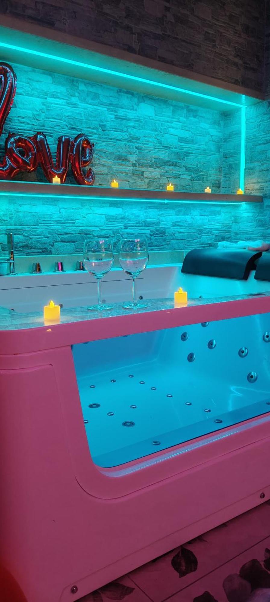 King Suite Spa Bath